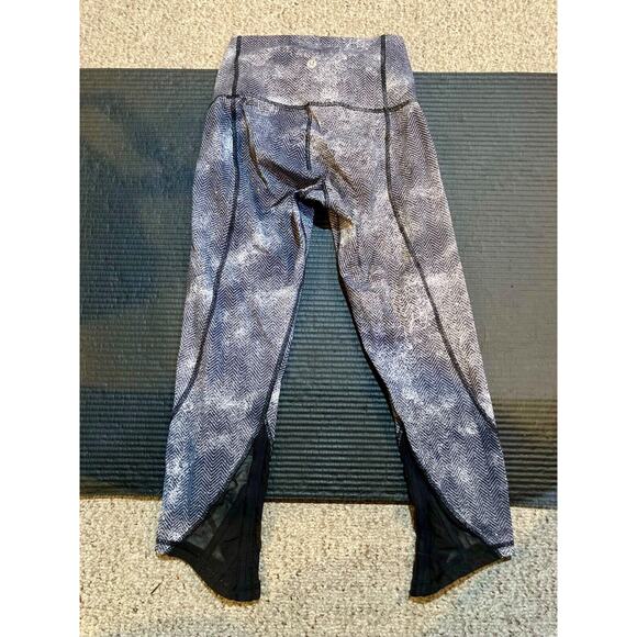 Lululemon Essential Rhythm Crop (Full-On Luxtreme) Diffusion White Black Sz. 4 - Picture 11 of 13